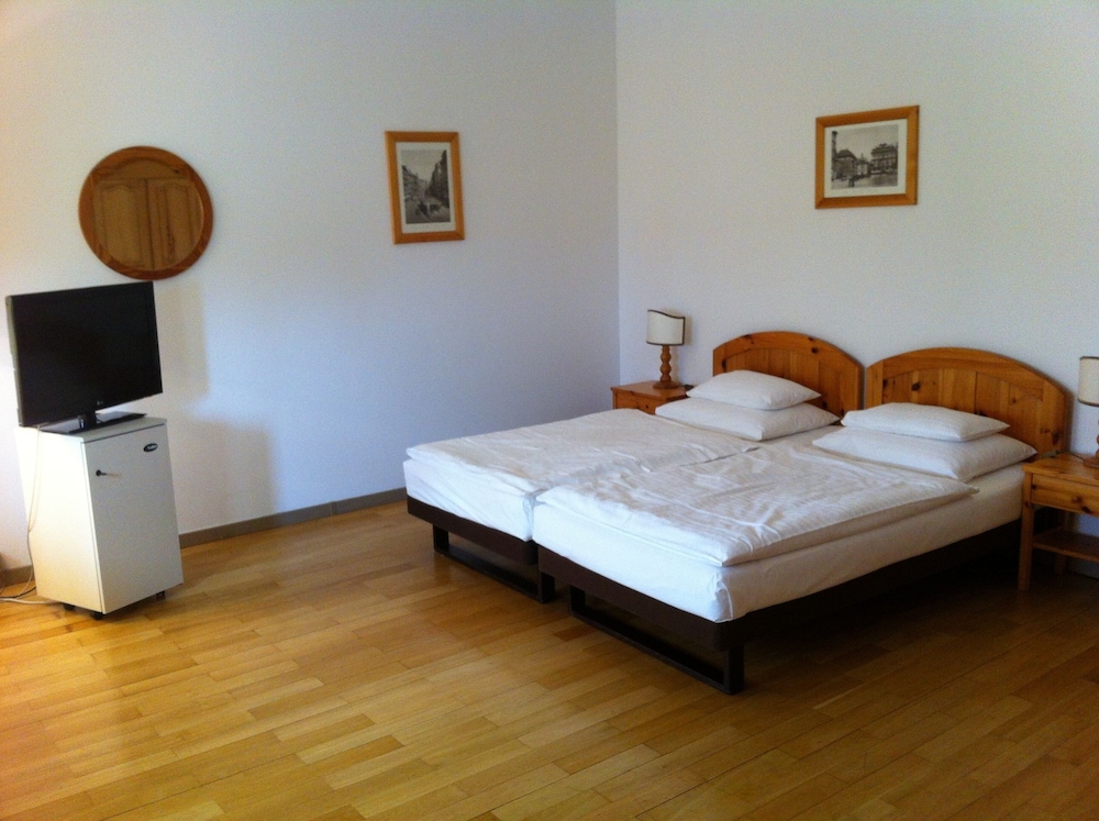 Hotel Caroline 16/60