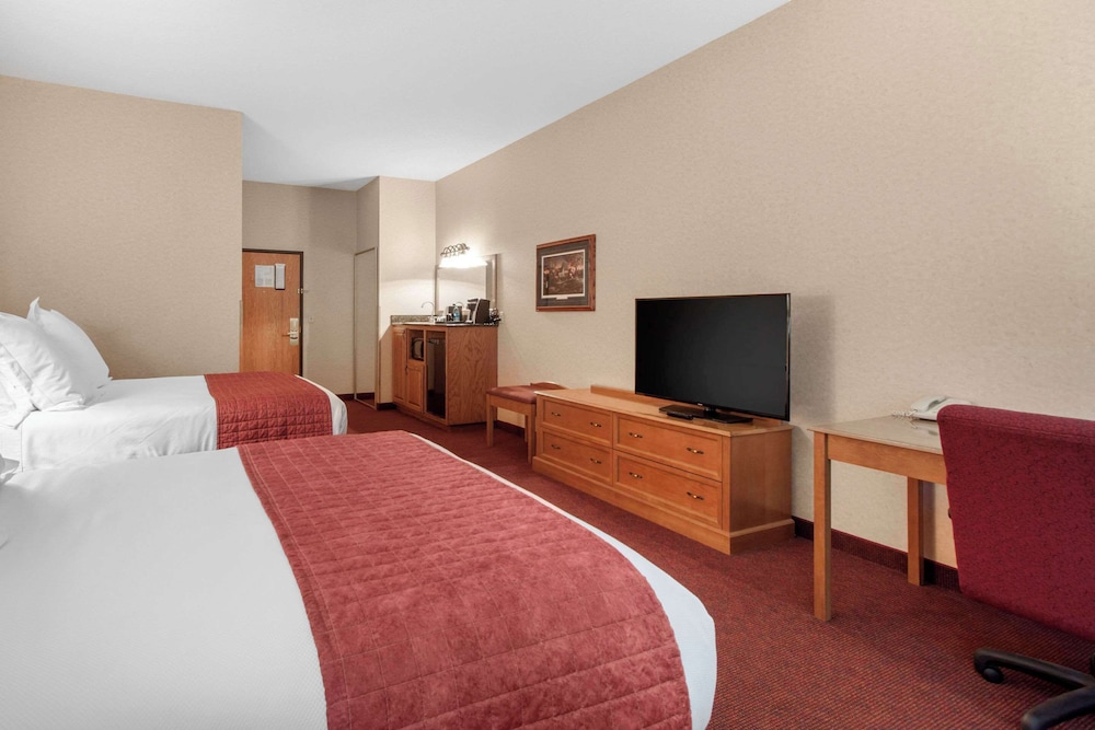 غرفة قياسية بسريرين كوين، Norfolk Lodge Suites Ascend Hotel Collection 7/10
