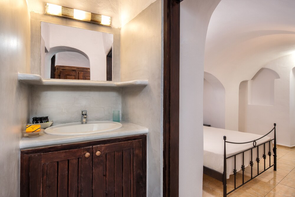 LAVA SUITES and LOUNGE 40/40
