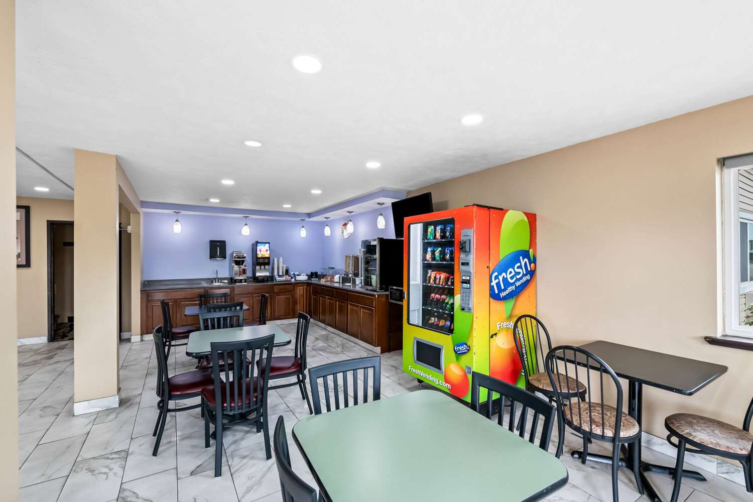 Super 8 by Wyndham Council Bluffs IA Omaha NE Area 11/13