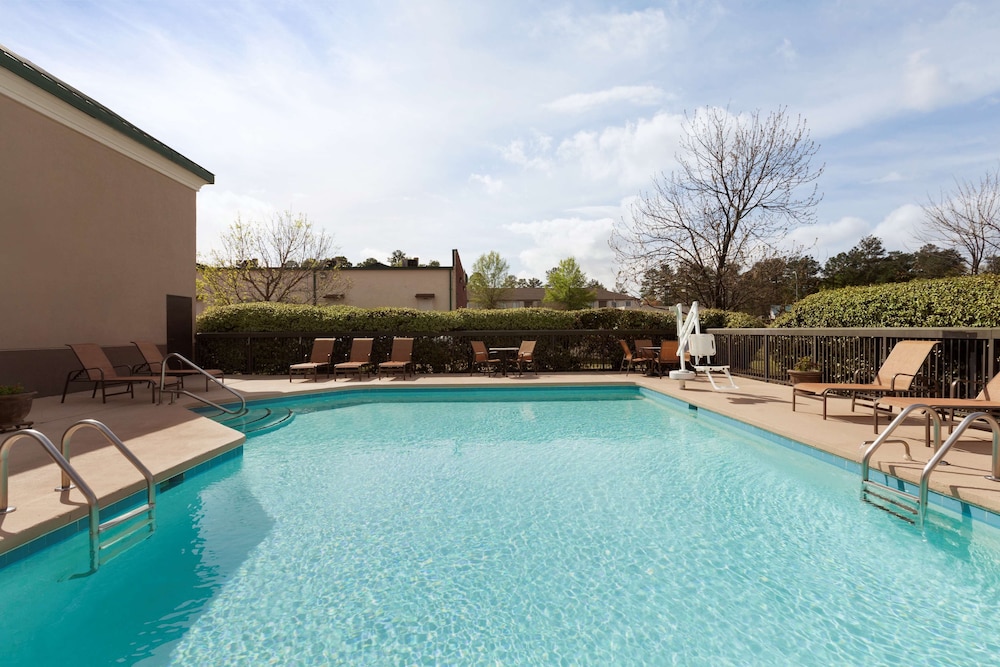 Spark by Hilton Spring Lake Fayetteville 3/30