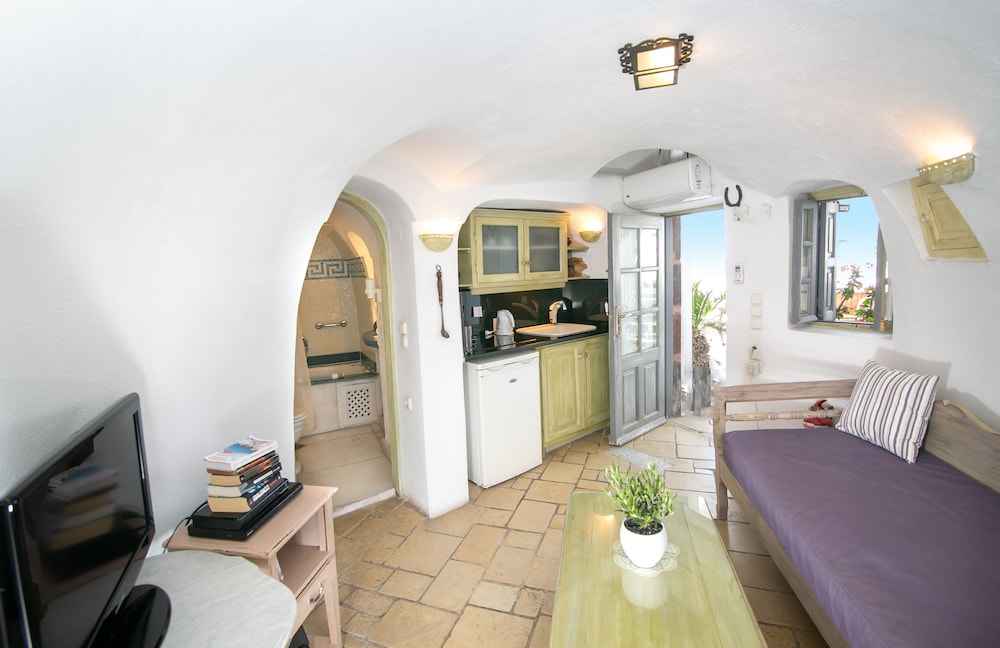Alexander's Suites 39/68