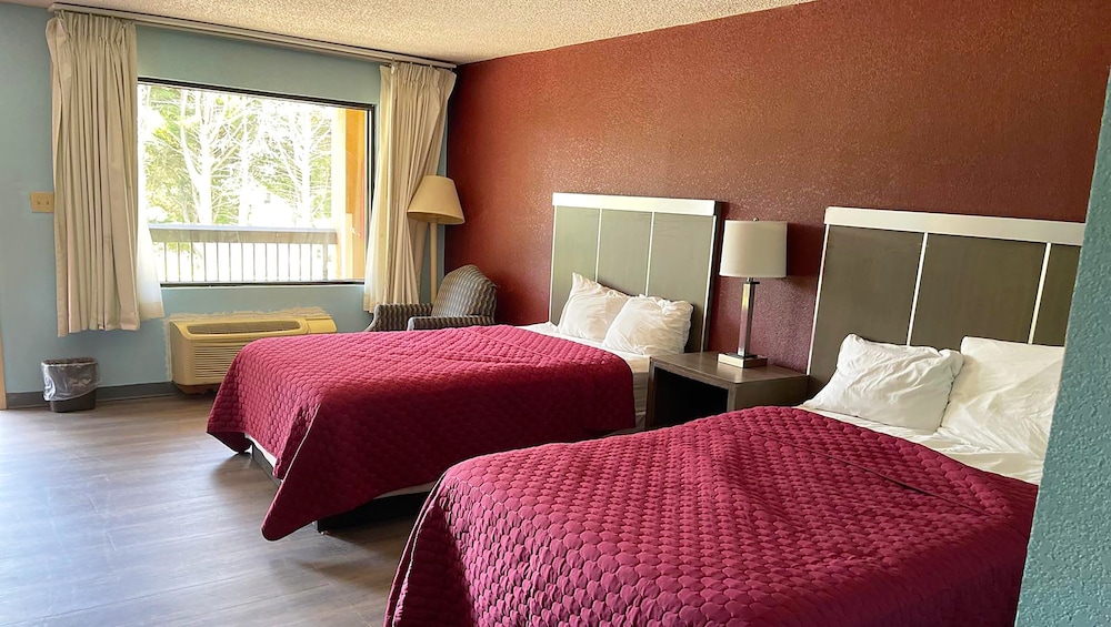 Mayfair Inn Williamston Hwy 64 15/50