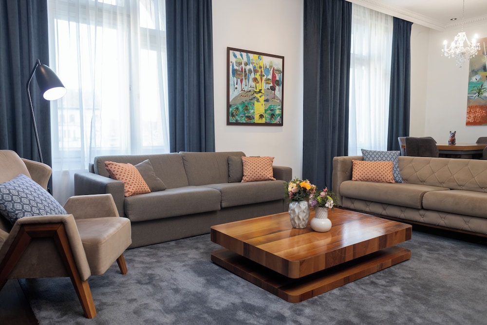 Utto Luxury Suites 33/54