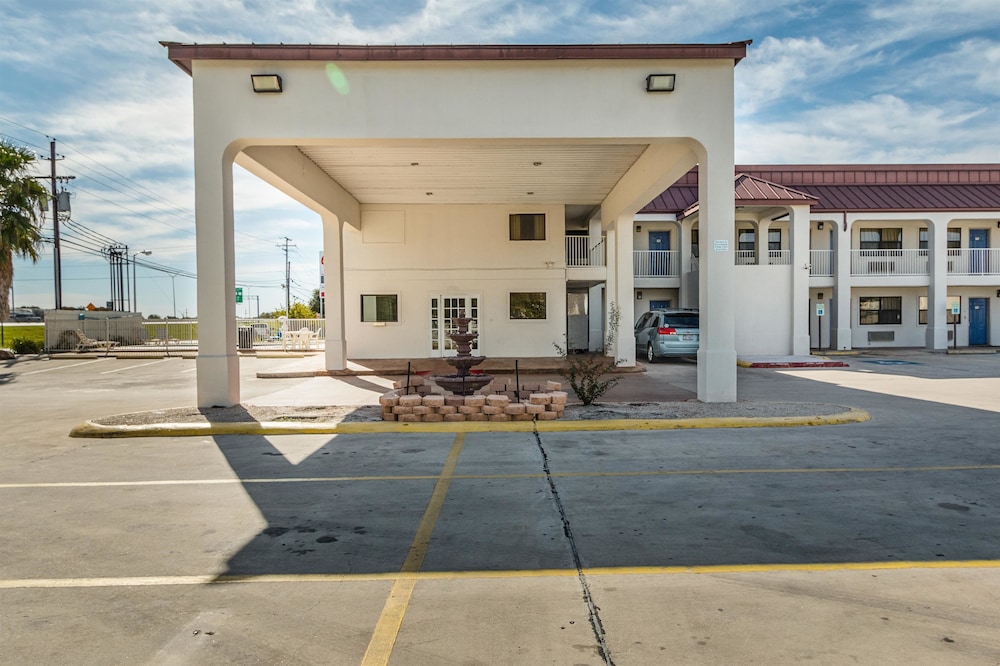 Motel6 San Marcos, TX - North in SAN MARCOS - TX