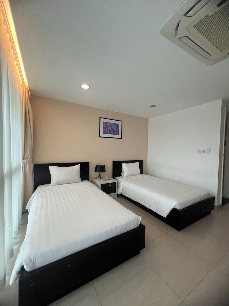 DELUXE, TWIN BEDS