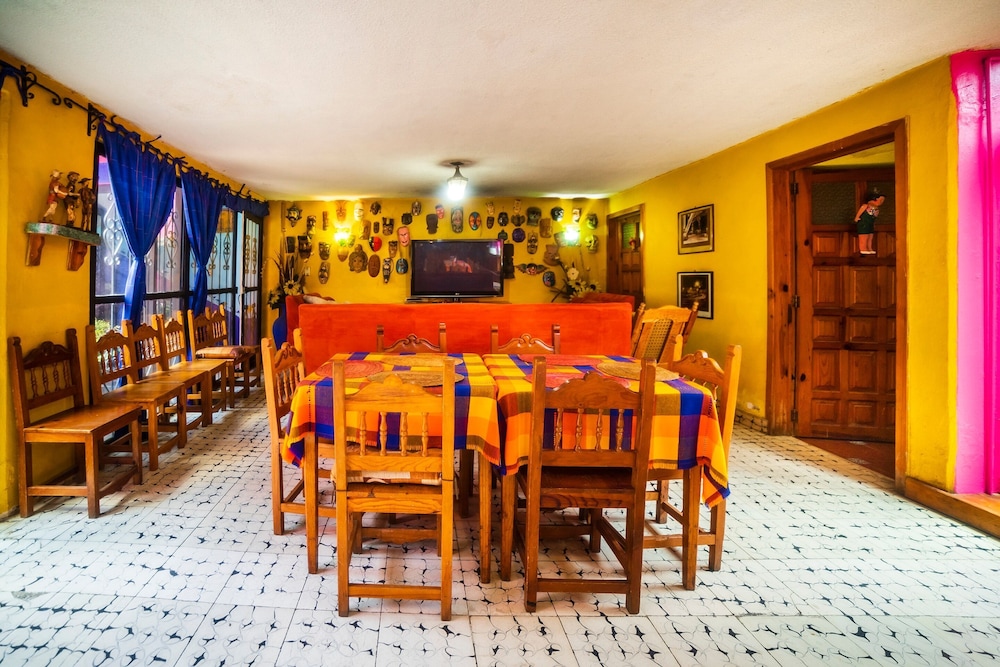 OYO Hotel El Mineral, Tlalpujahua 27/34