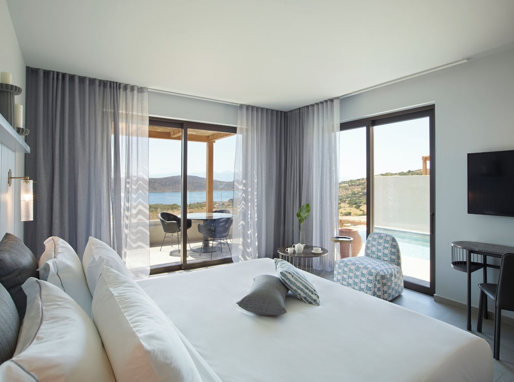 EXECUTIVE, SEA VIEW, PRIVATE POOL