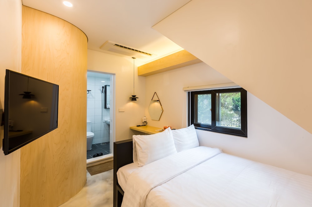 BASIC, QUEEN BED