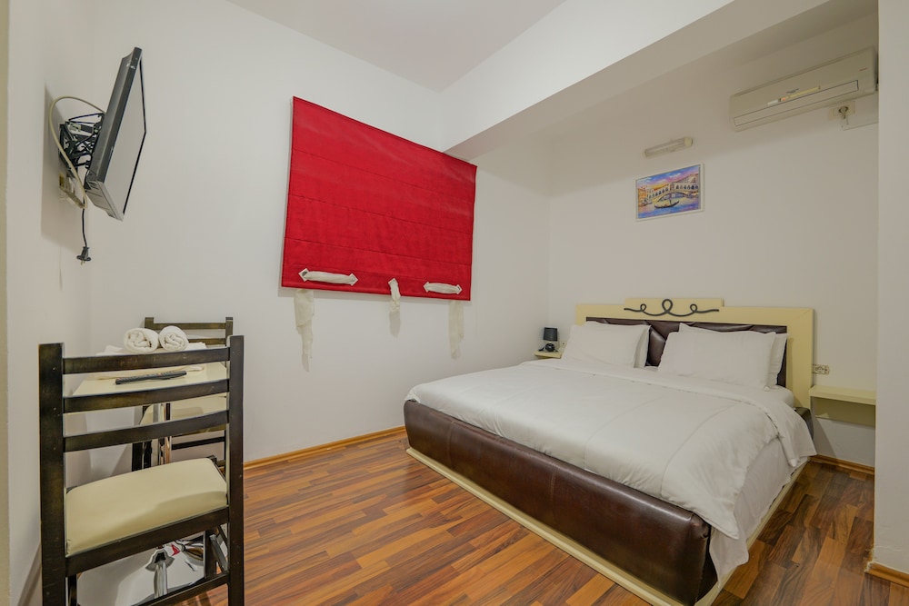 ROOM, QUADRUPLE, BALCONY
