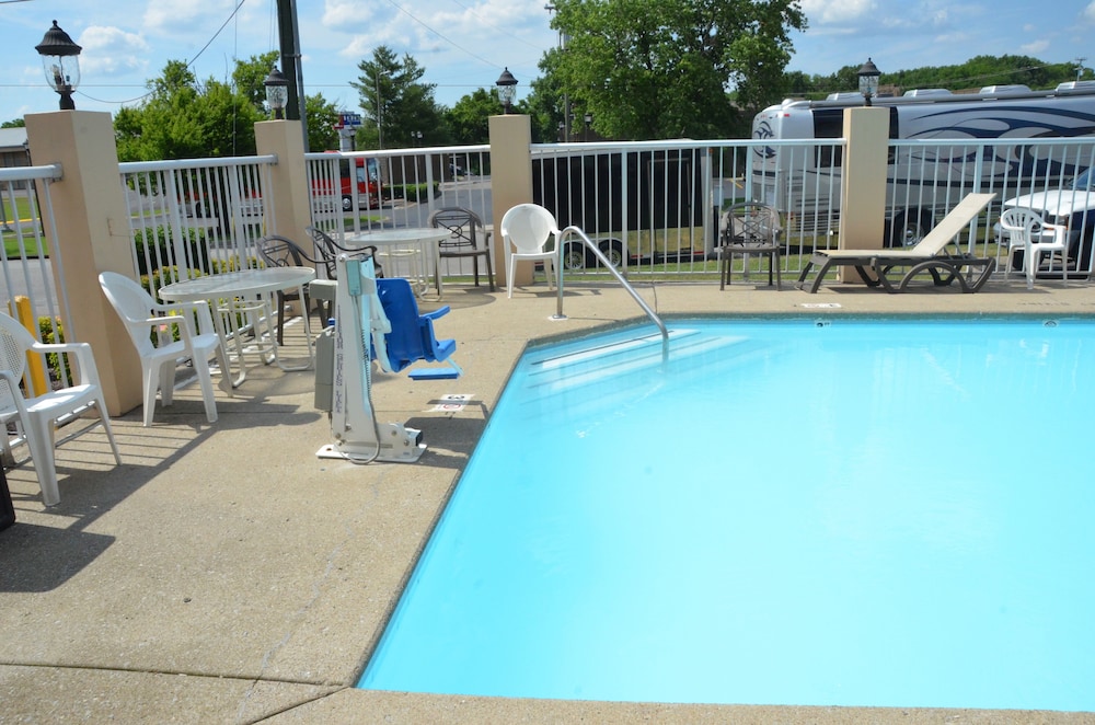 Days Inn by Wyndham Nashville Airport 12/26
