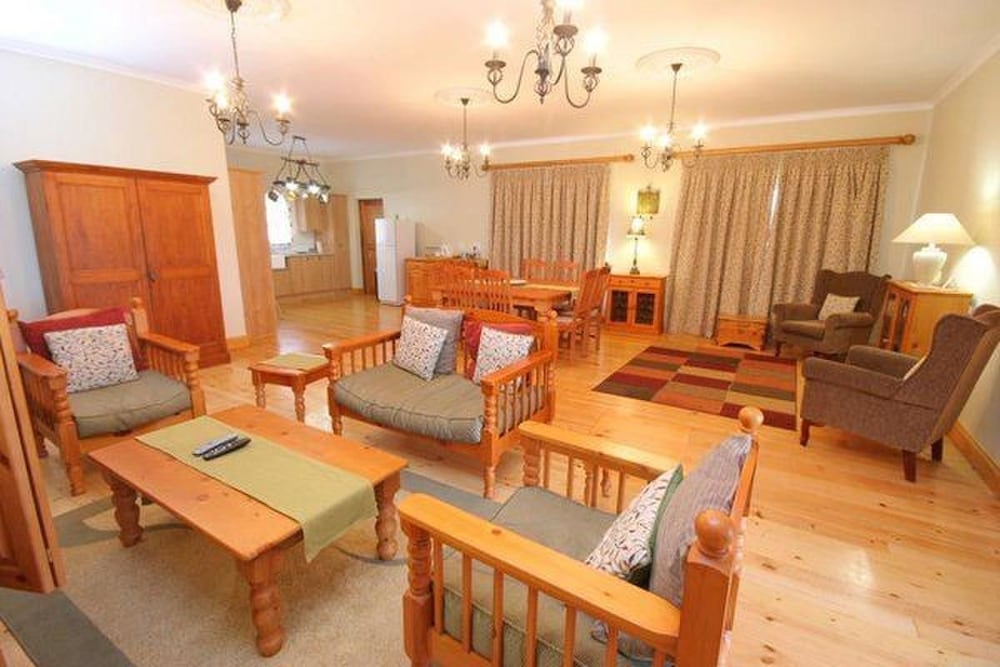 Mentors Country Estate 24/47