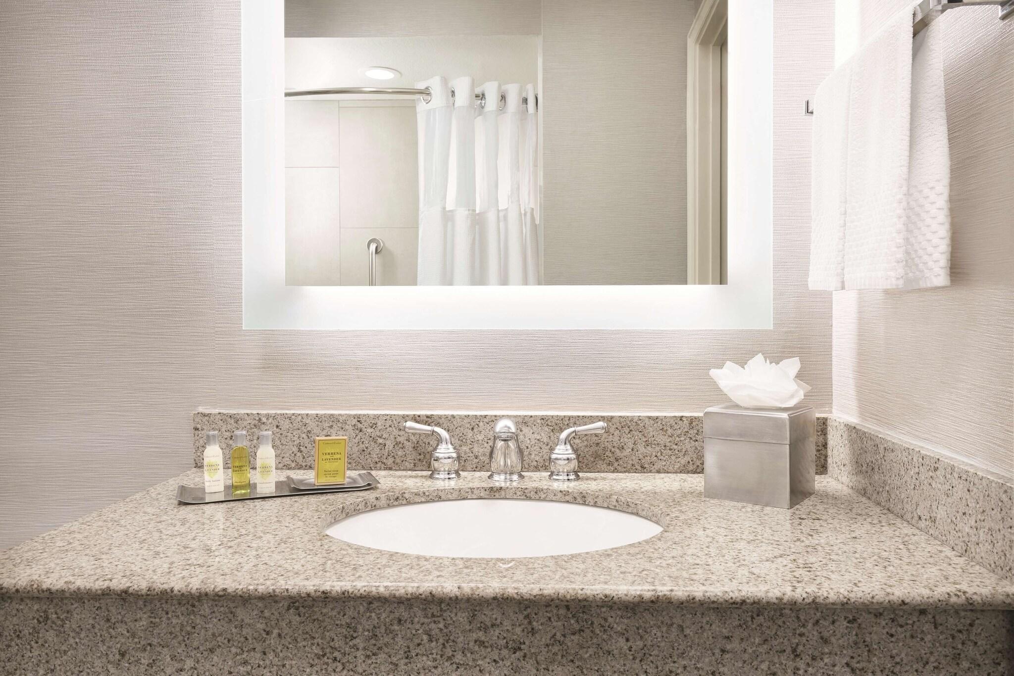 جناح رئاسي، Doubletree Hotel Colorado Springs - World Arena Co 2/3