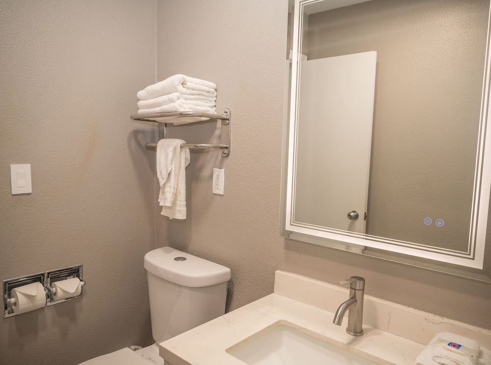 غرفة قياسية بسرير كوين، Motel6 Soledad, CA 7/8