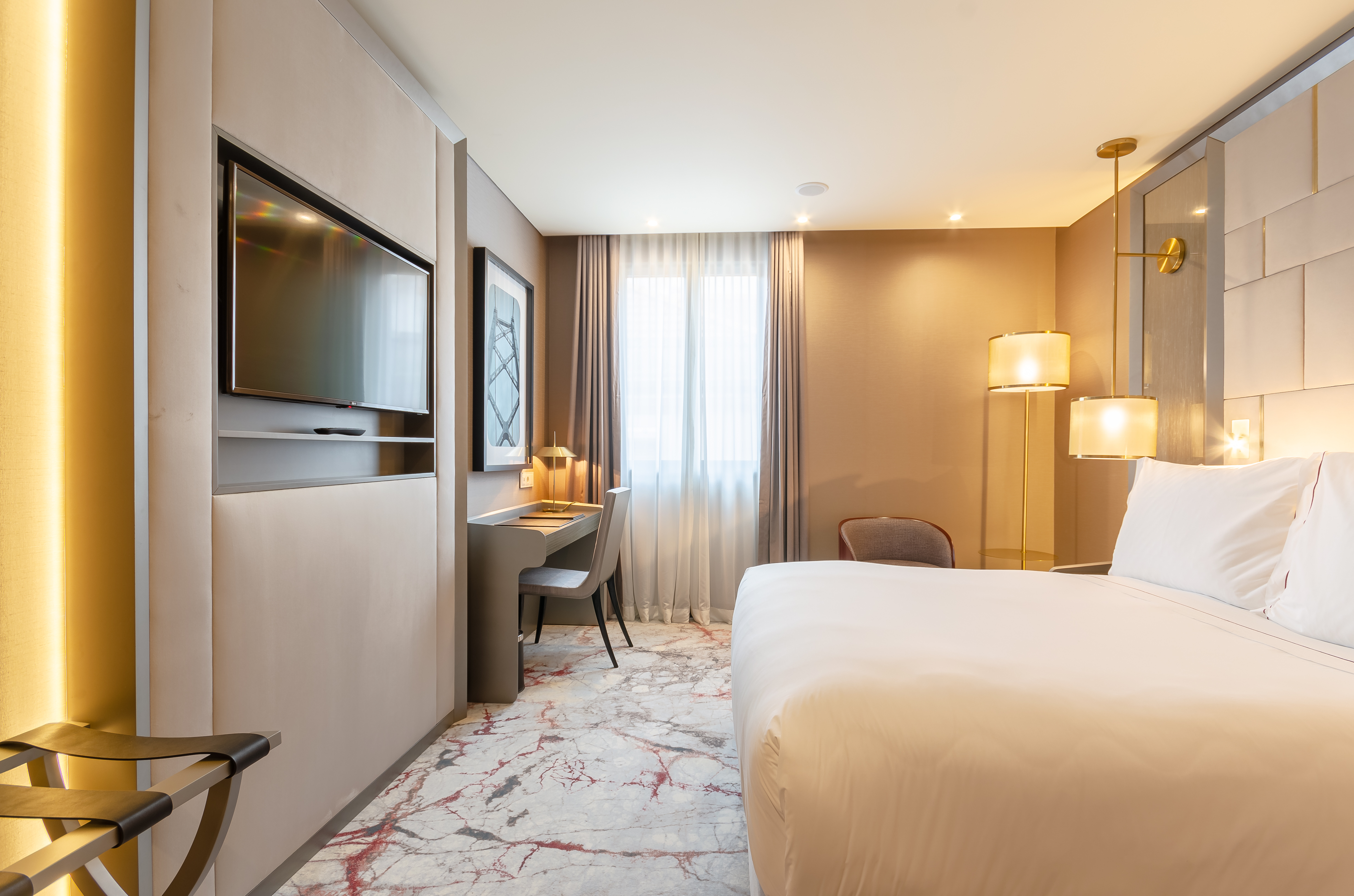 SUPERIOR, DOUBLE BED, AVENUE VIEW