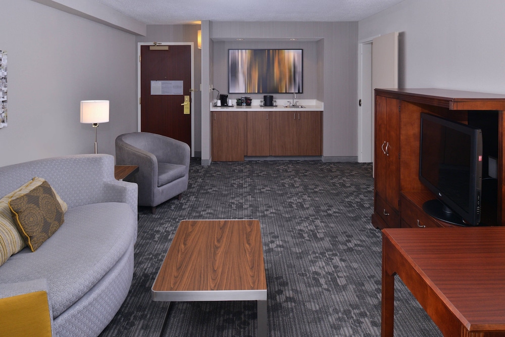 Courtyard By Marriott Decatur 10/50