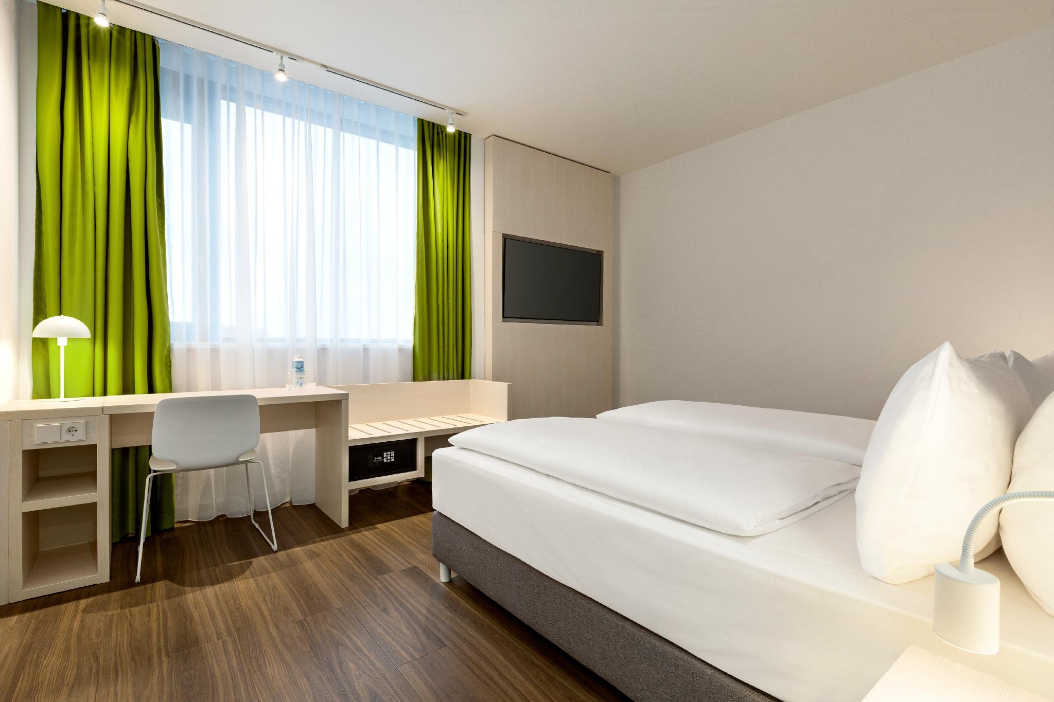 Wet, Double Bed, Accessible