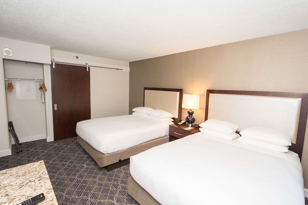 Doubletree Suites by Hilton at The Battery Atlanta 32/81