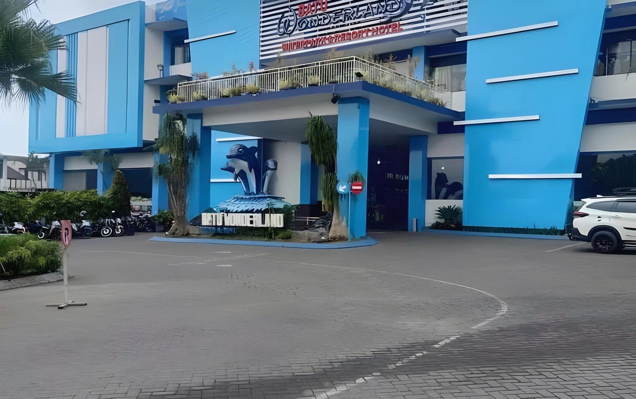 Batu Wonderland Water Resort Hotel 30/35
