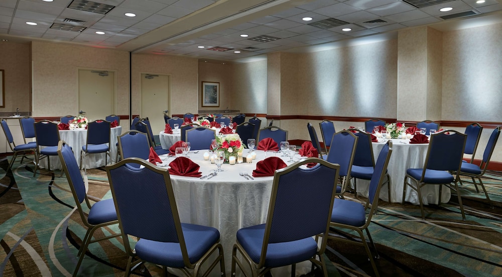 Hilton Garden Inn Charlotte - Uptown 57/58
