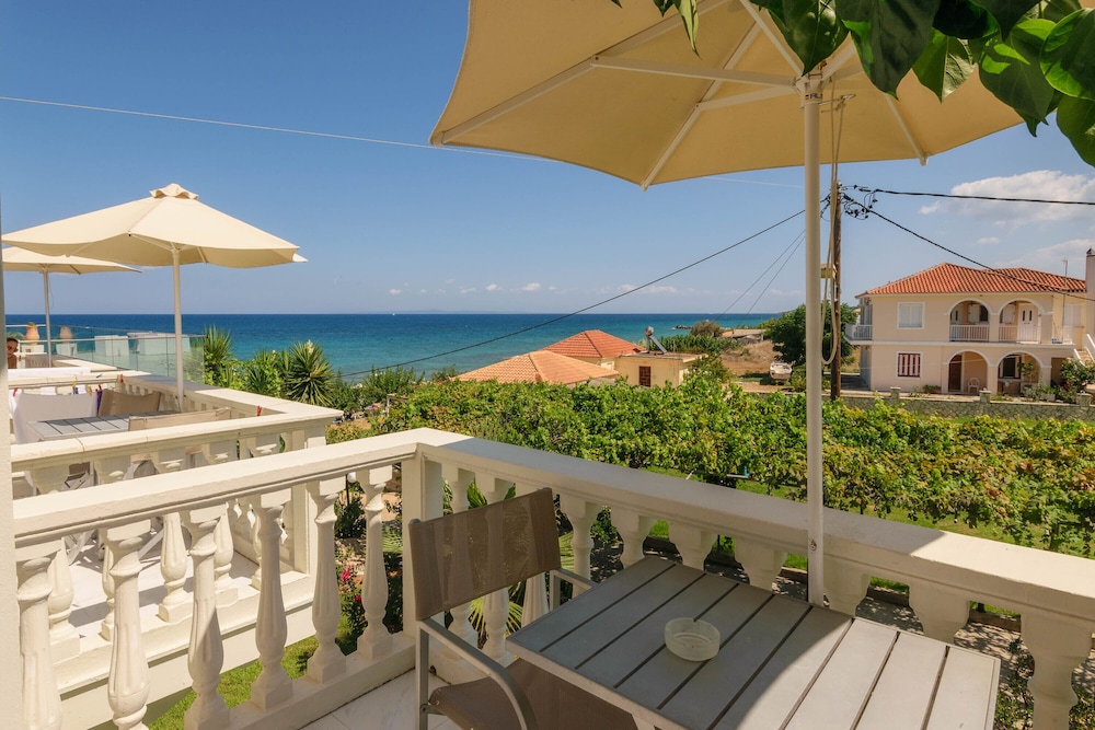 Belussi Beach Hotel & Suites 48/50