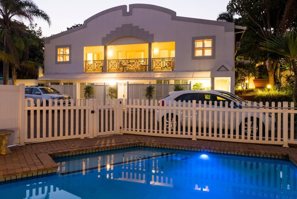 Flamingo Lodge 2/69