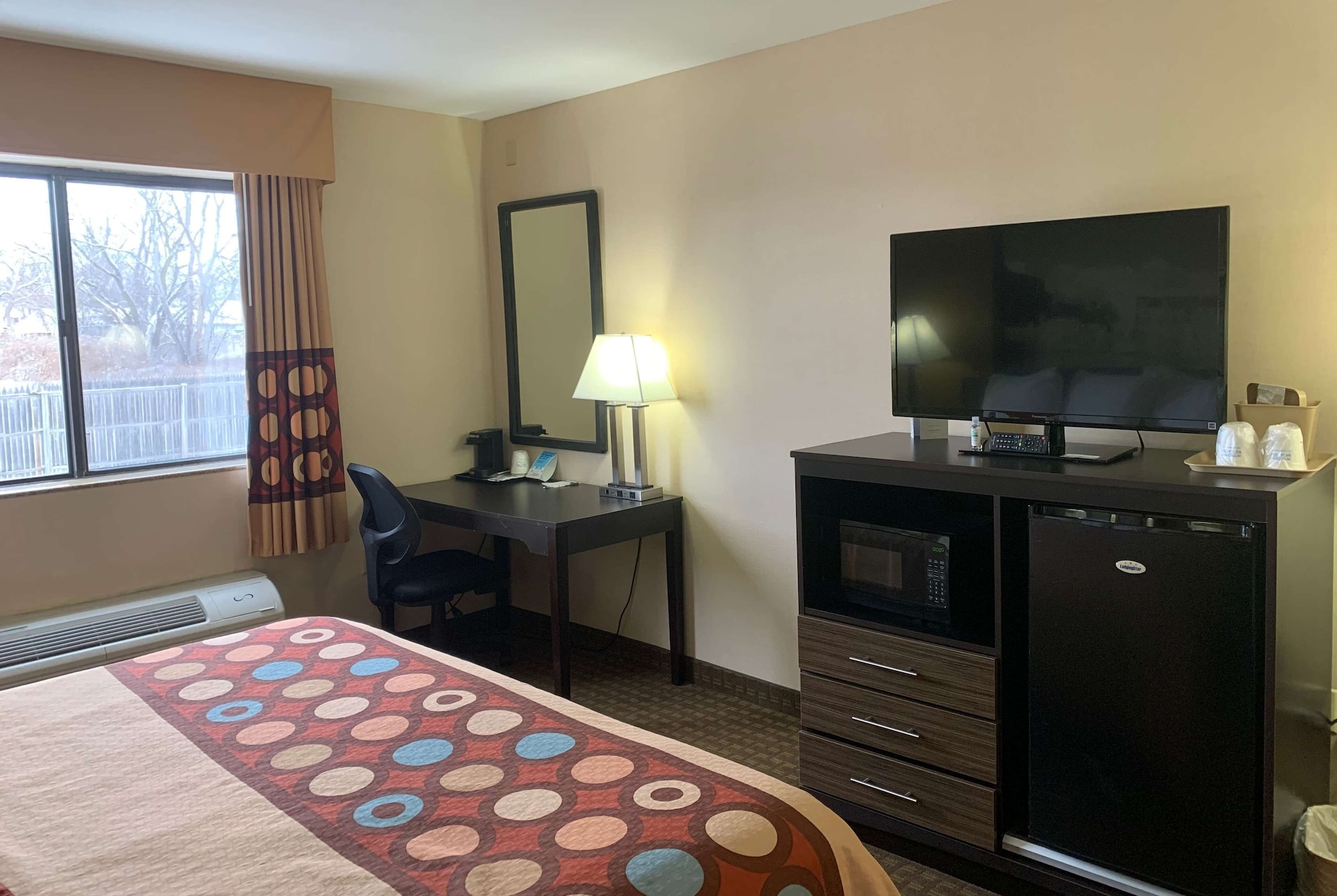 Room at Super 8 by Wyndham Liverpool/Clay/Syracuse Area, LIVERPOOL - NY