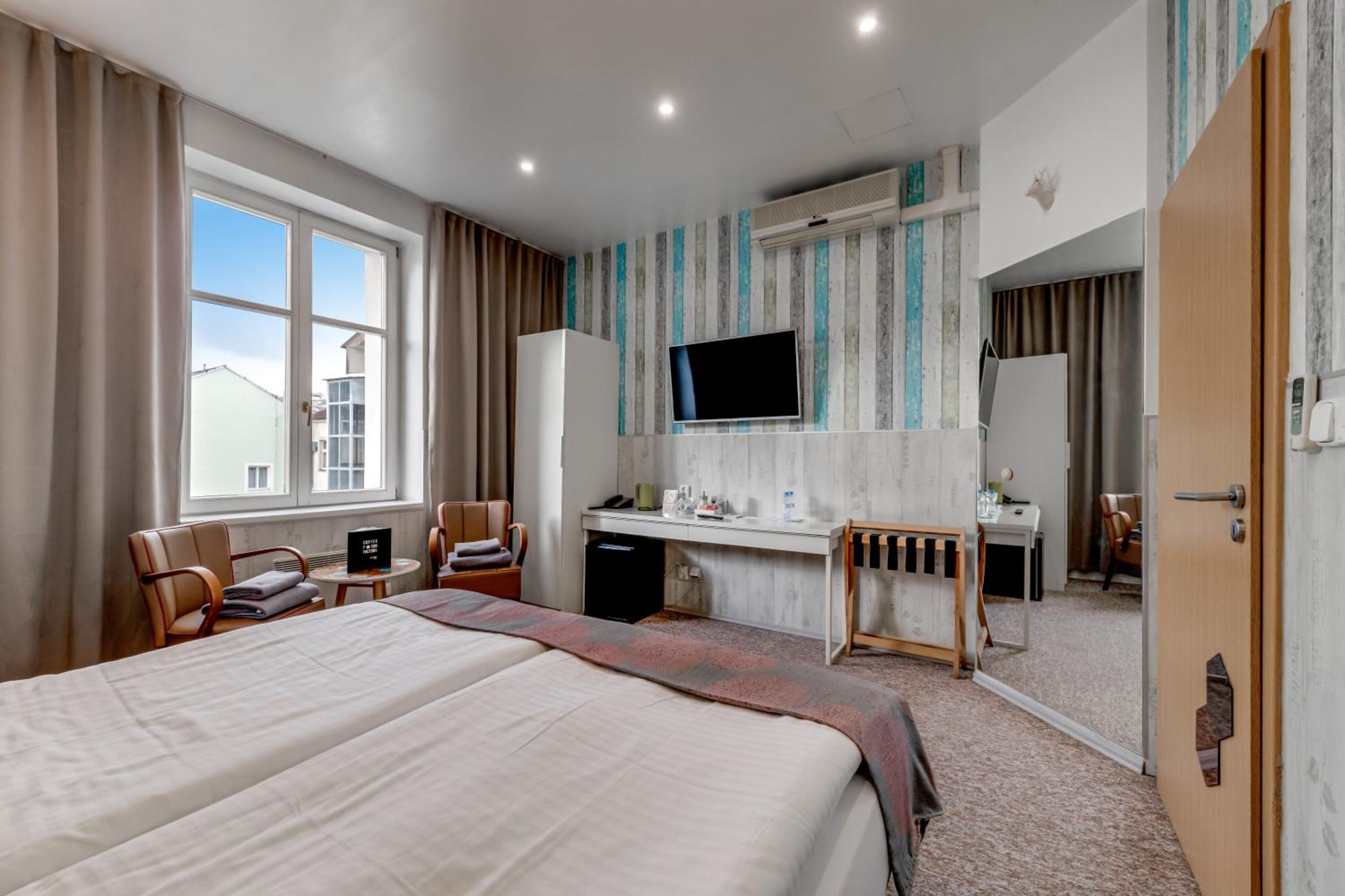 Superior, King Bed
