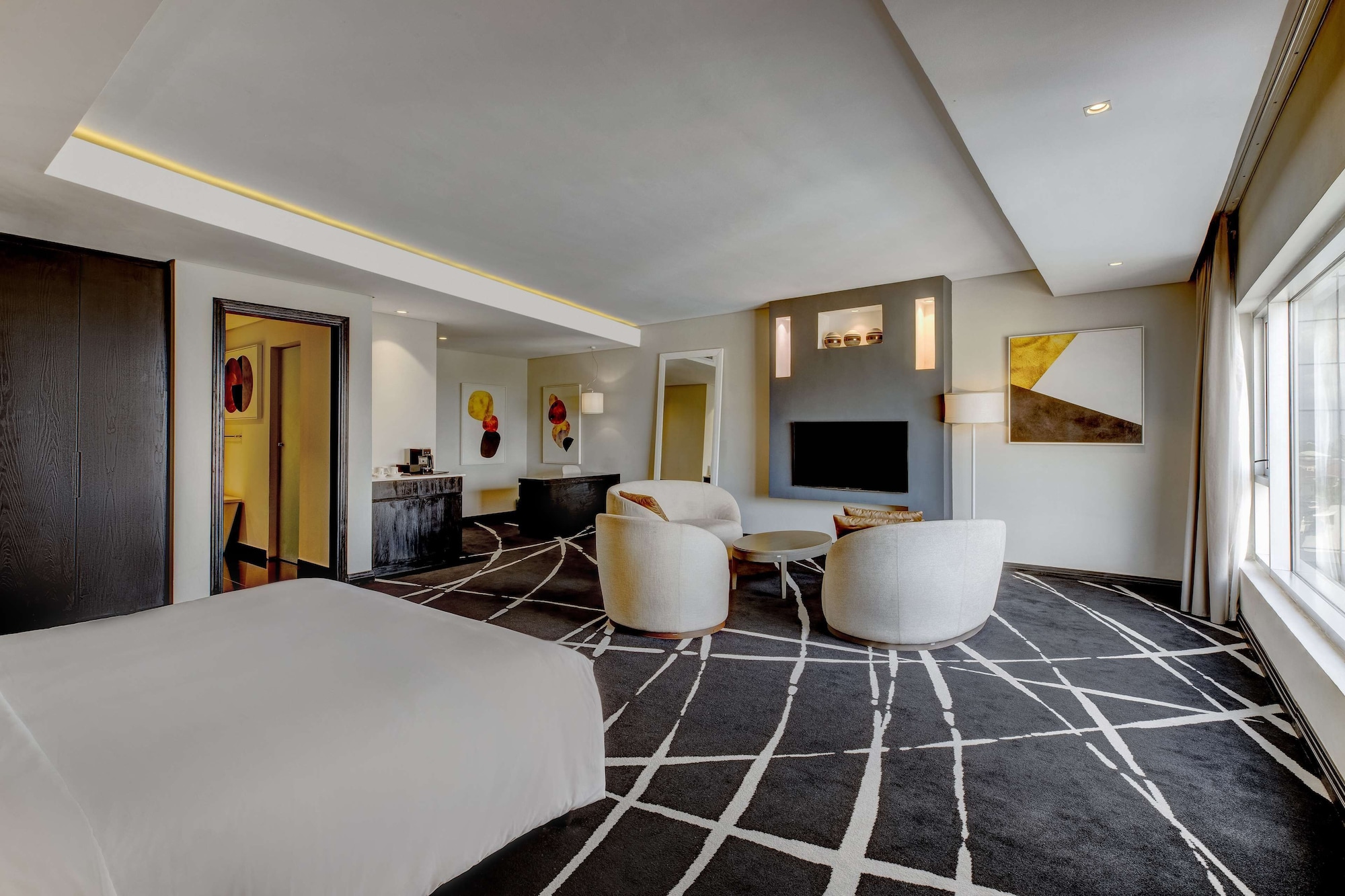Junior Suite, King Bed, Lounge Access, Radisson Blu Lagos Ikeja 3/5