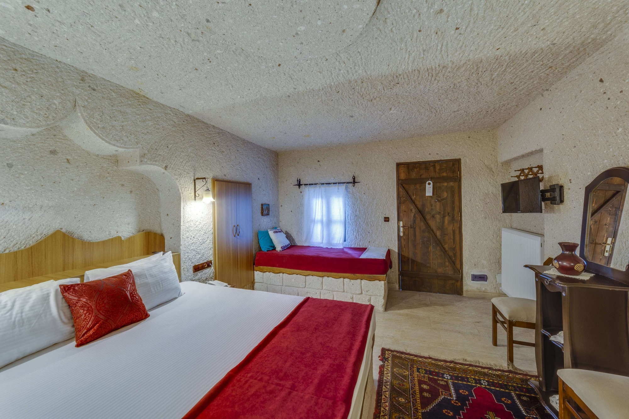 DELUXE, DOUBLE BED