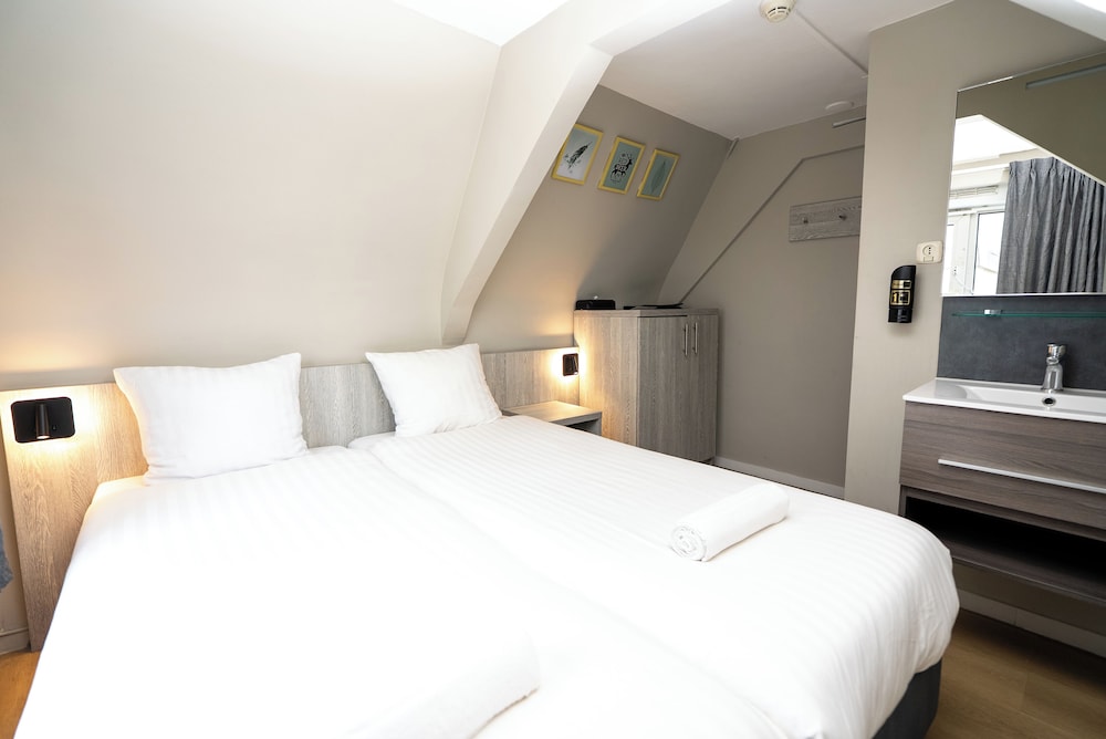 Crown Hotel 10/50