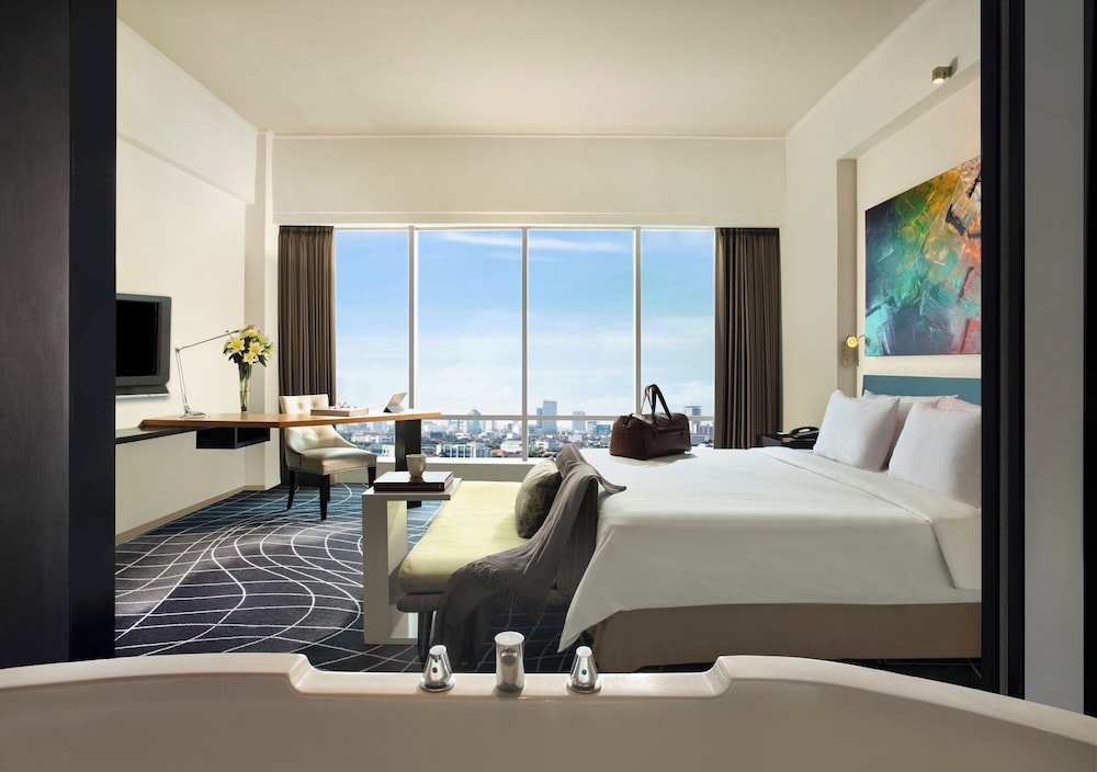 ARTOTEL TS Suites Surabaya 32/34