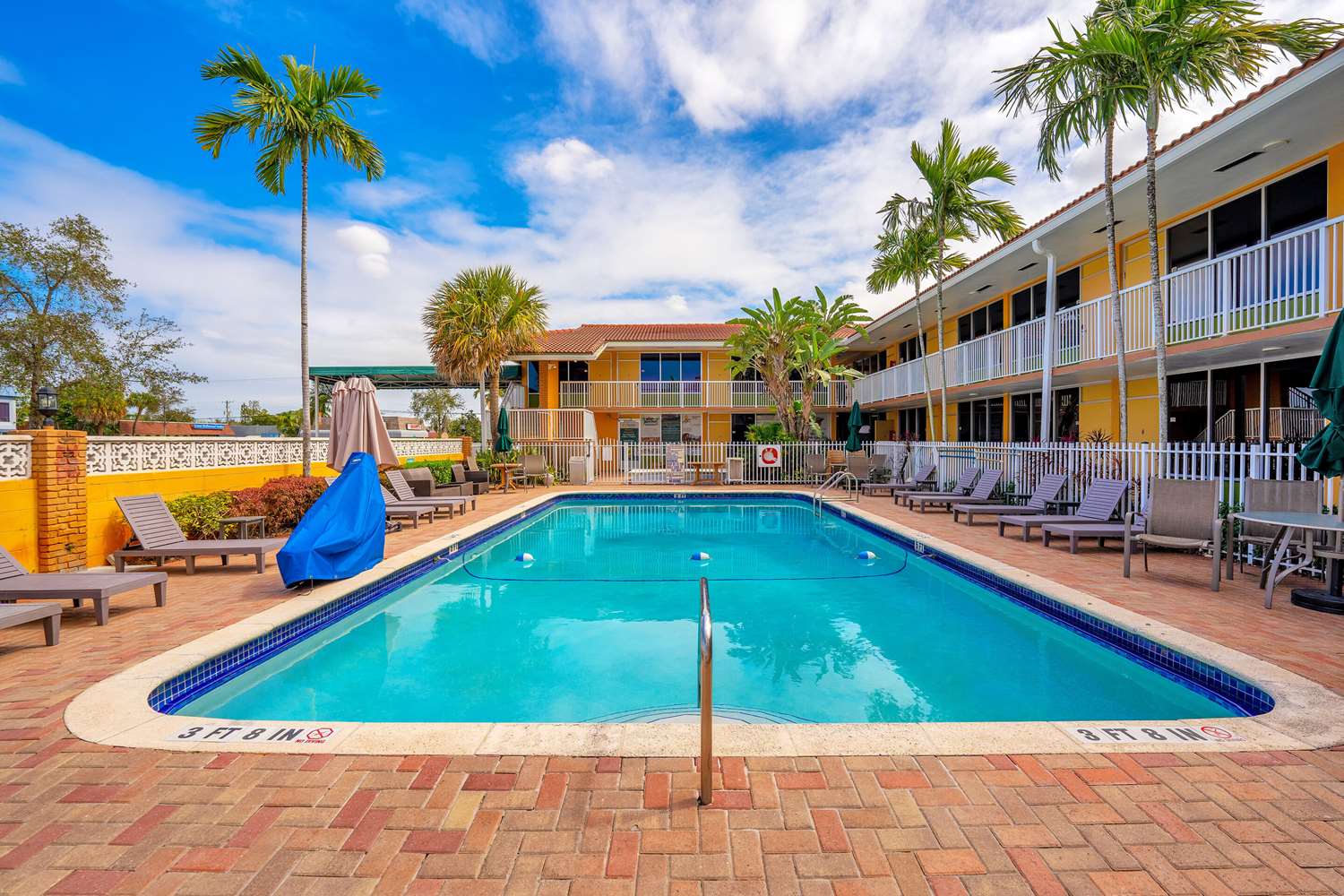 Quality Inn and Suites Airport Cruise Port Hollywood 52/55