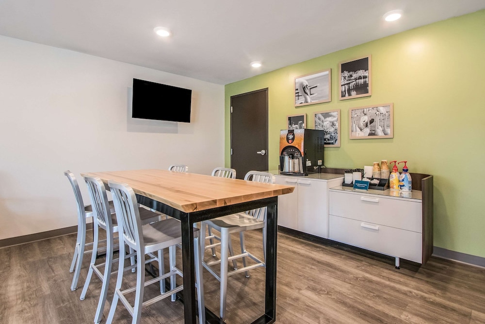 WoodSpring Suites Doral Miami Airport 44/51