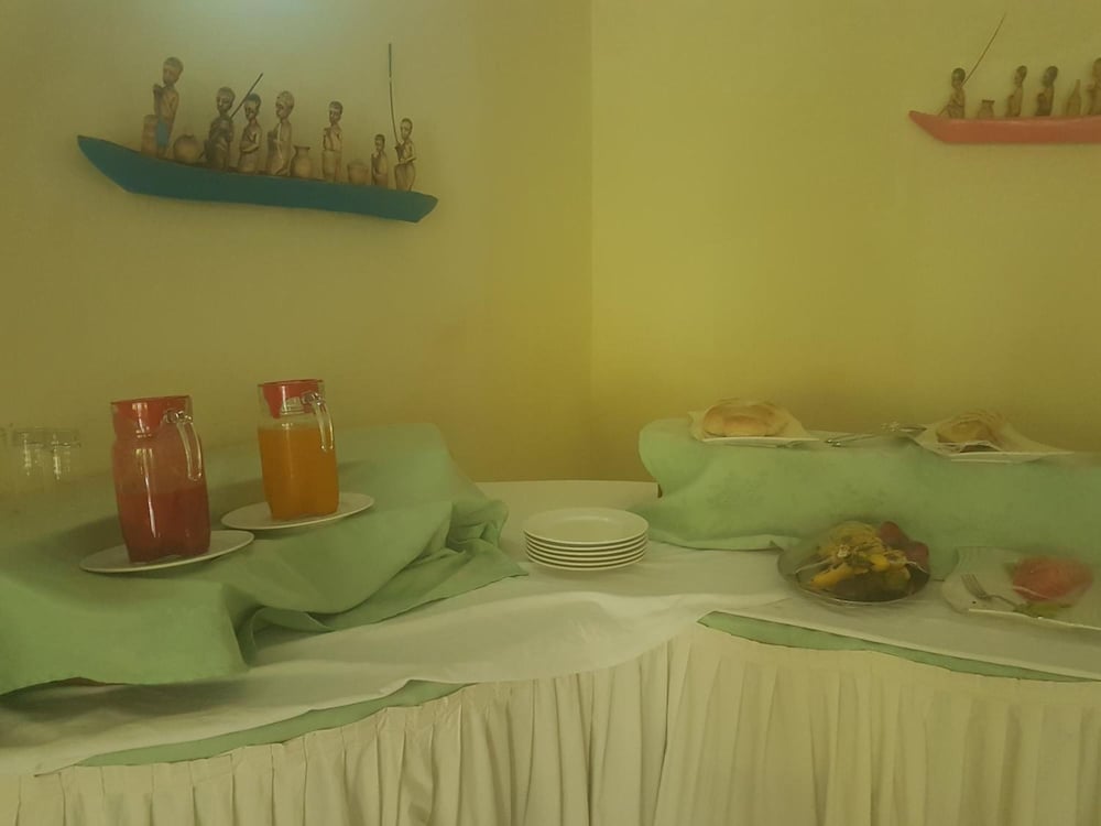 GORILLAS LAKE KIVU HOTEL 33/49