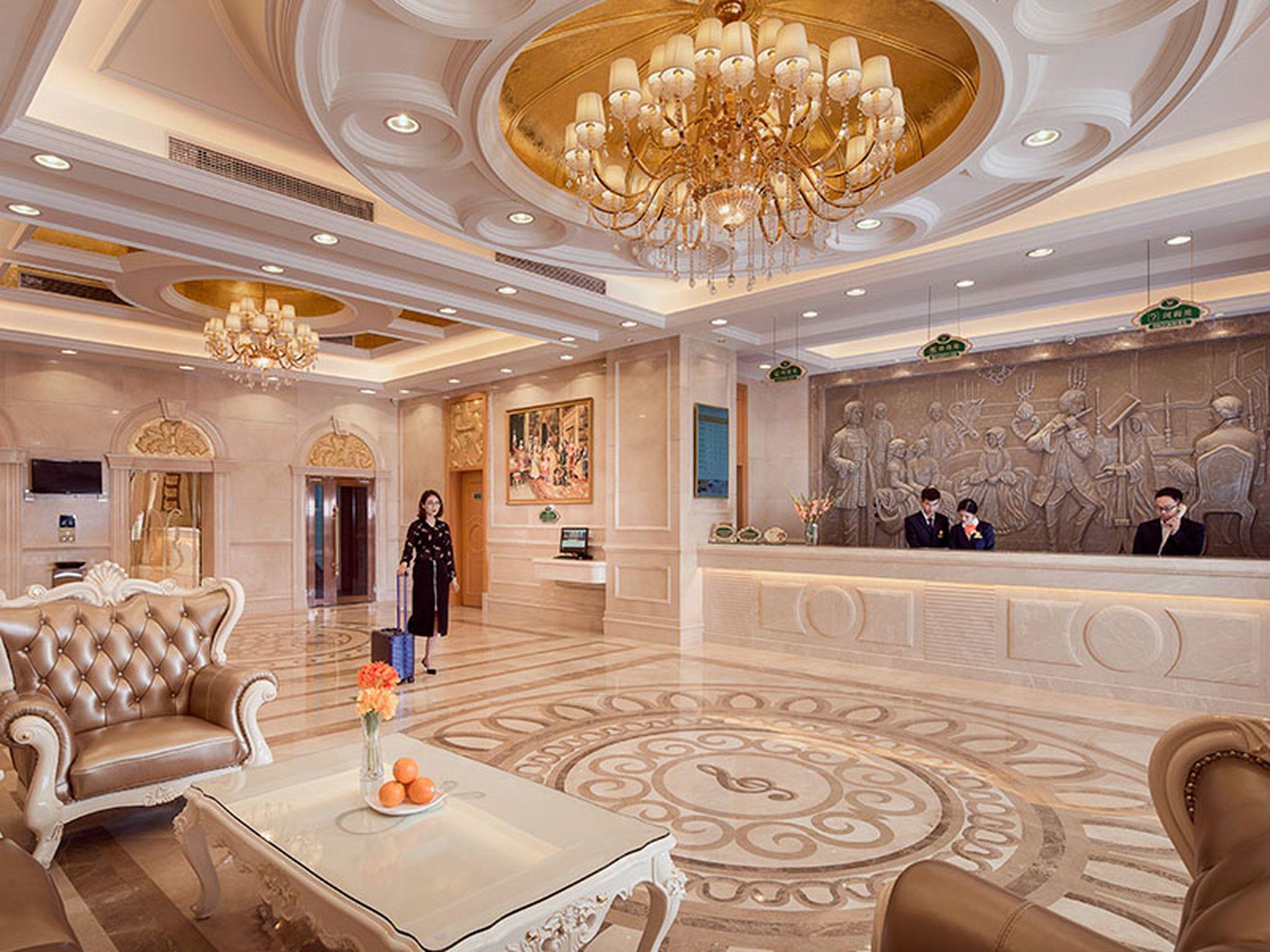 Vienna International Hotel (Shenzhen Fuyong Convention and Exhibition Center) photo1