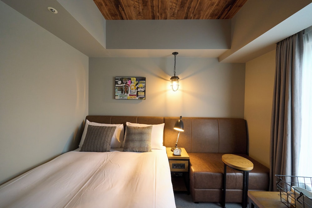 Moderate, Single, Double Bed