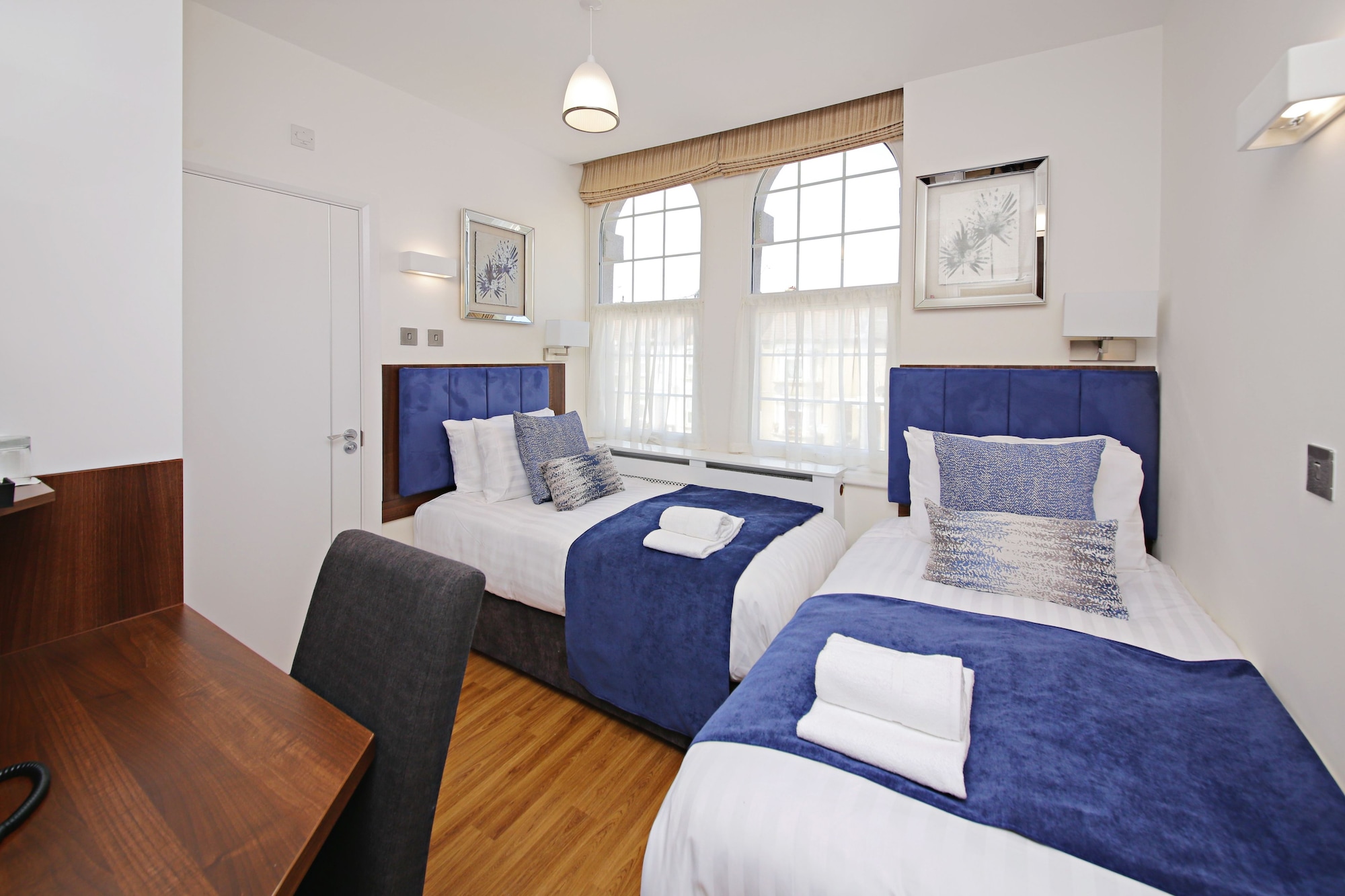 CLASSIC, TWIN BEDS