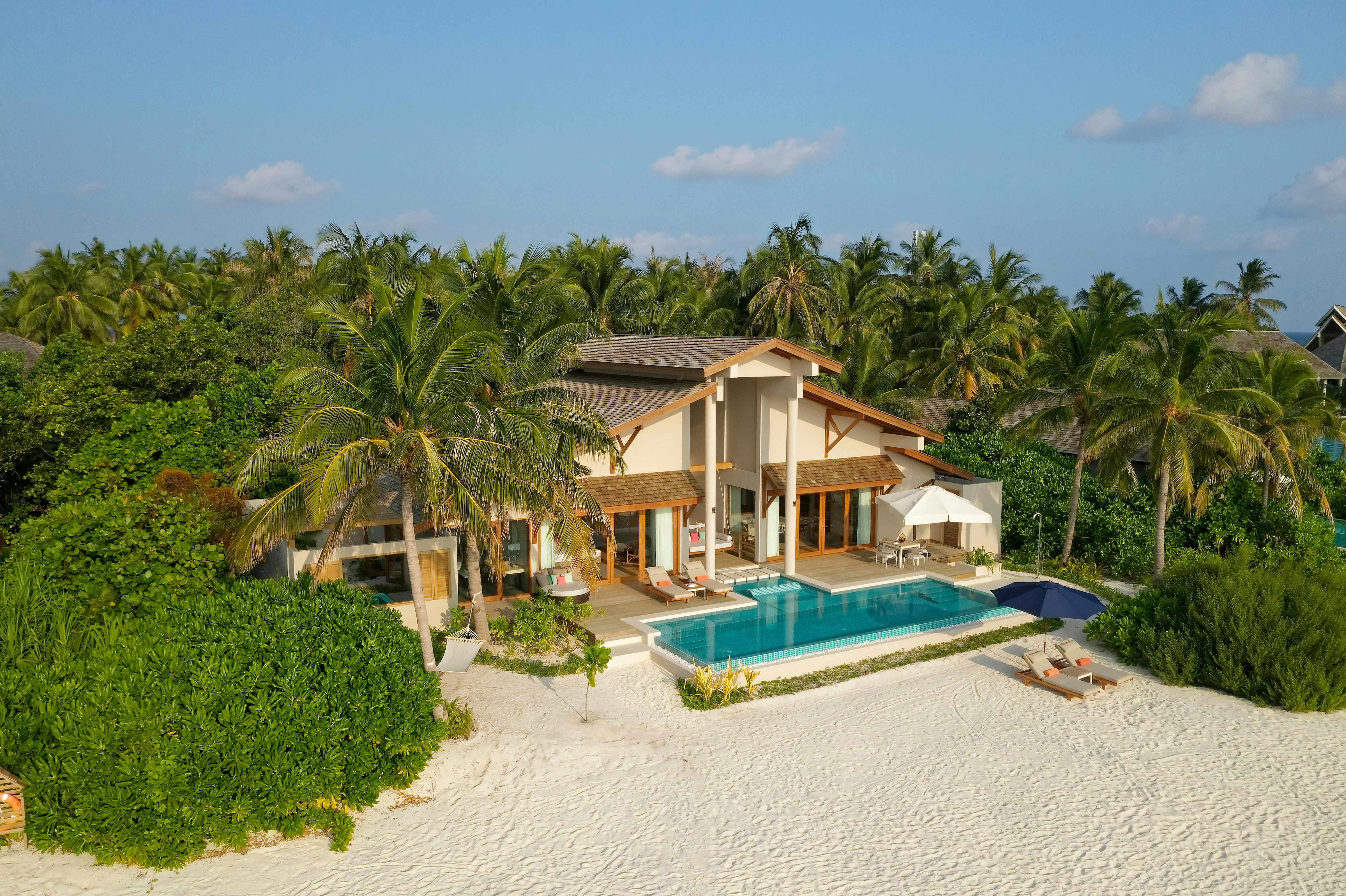 Emerald Faarufushi Resort and Spa 92/94