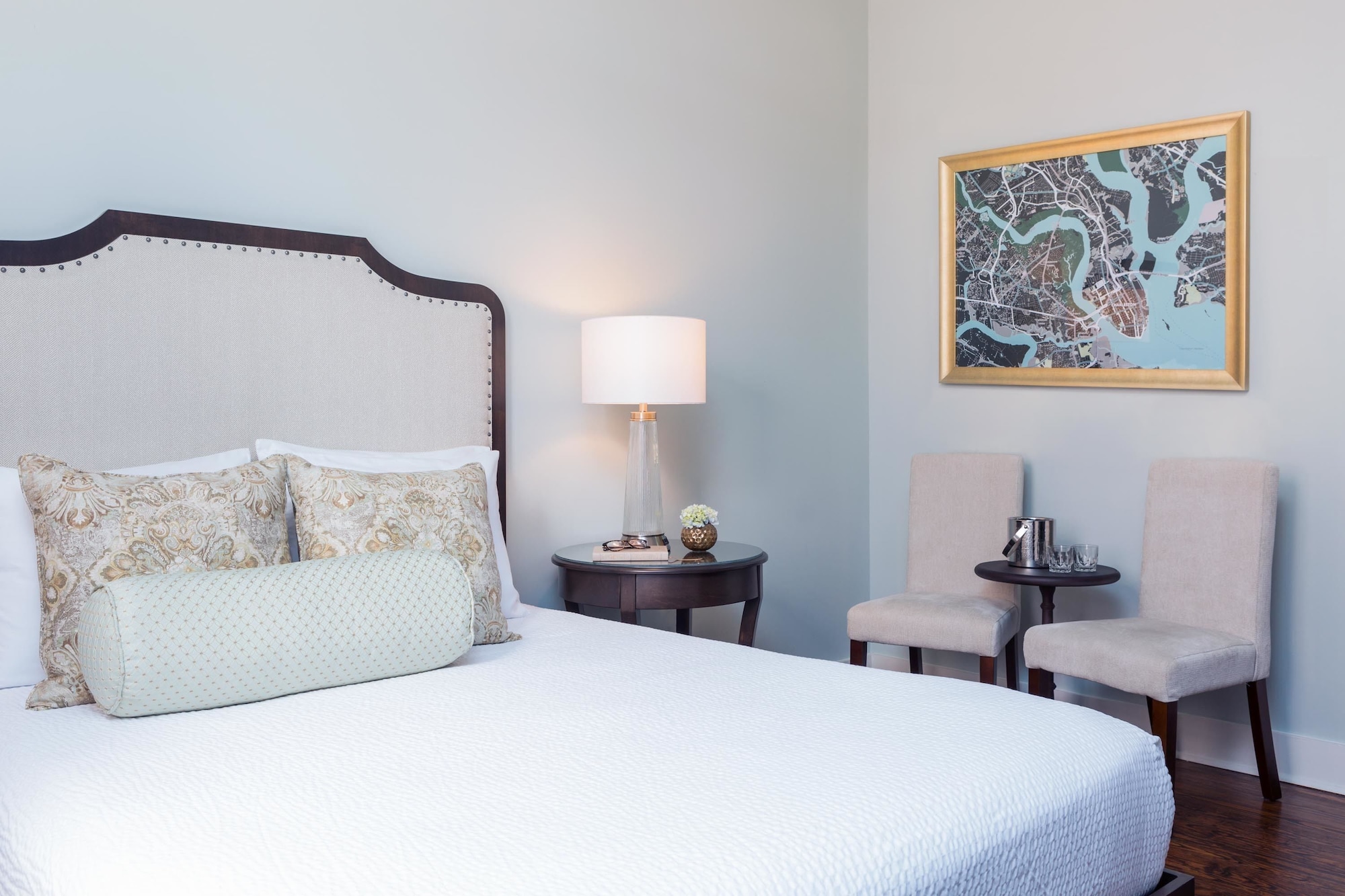 STANDARD, QUEEN BED, COURTYARD AREA