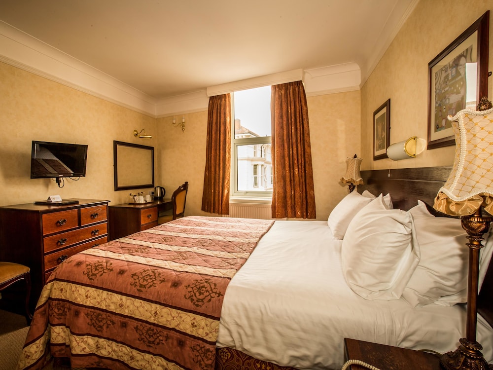 Queens Hotel Portsmouth 13/76