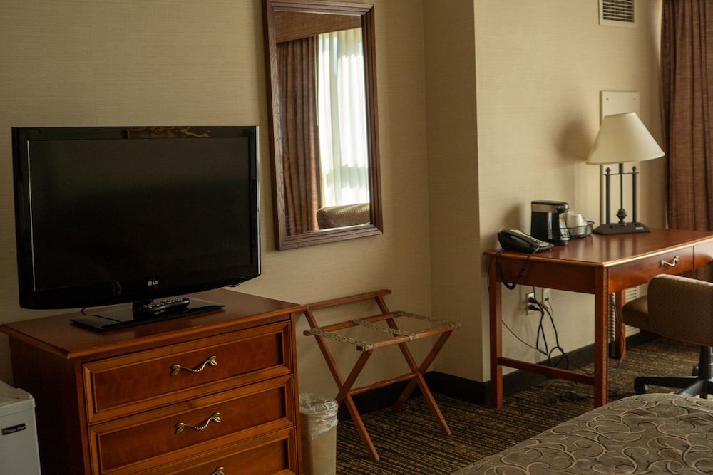 Hotel Topeka At City Center 34/36