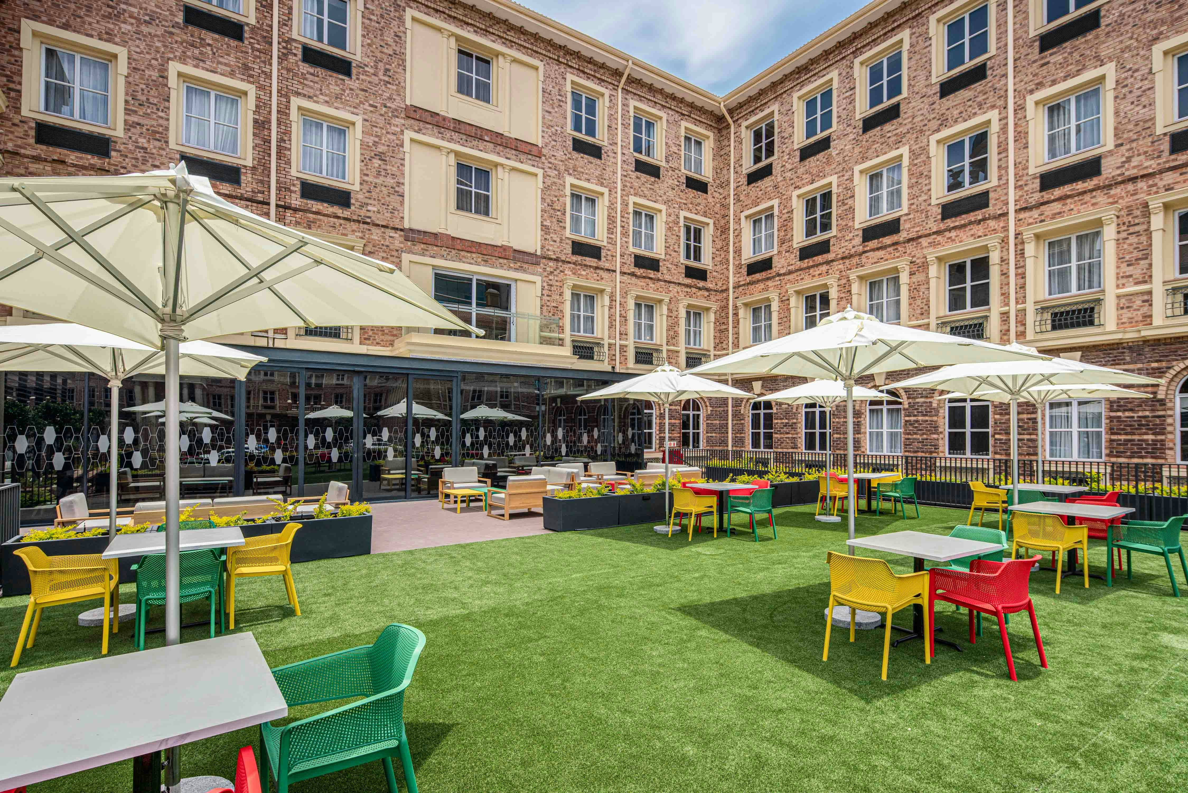 Hampton by Hilton Sandton Grayston 35/40