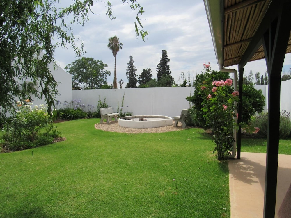 Happy Lands Self Catering/B&B 37/48