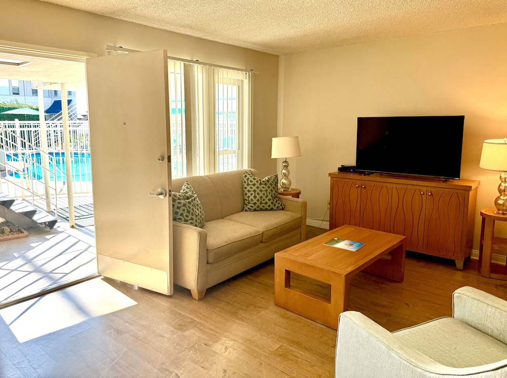 La Jolla Riviera Inn 32/45