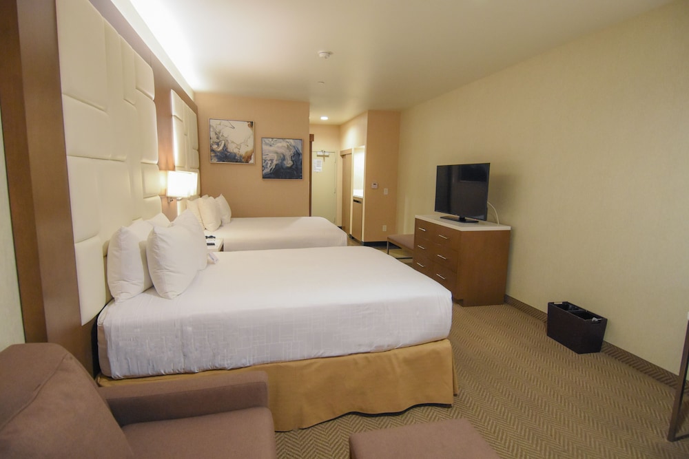 DELUXE, 2 QUEEN BEDS