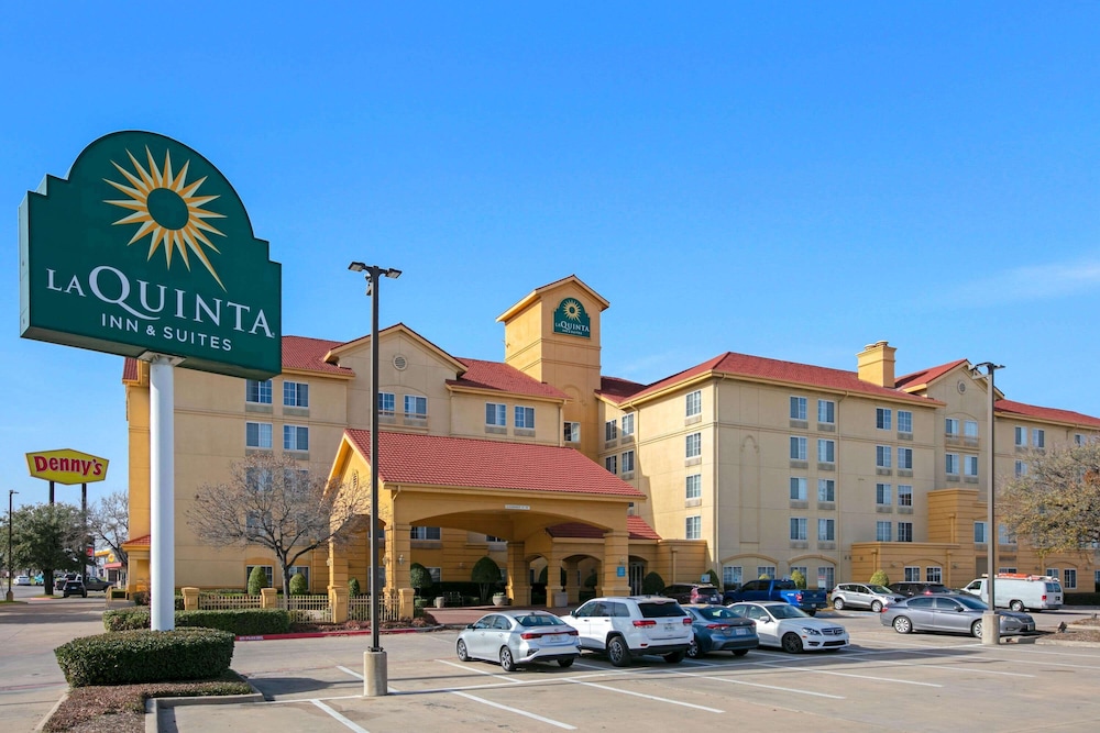 La Quinta Inn & Suites by Wyndham DFW Airport South / Irving 2/52