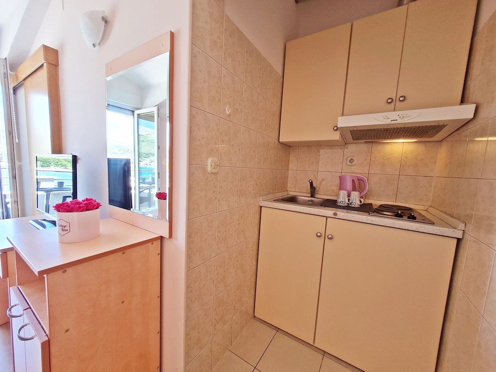 APARTMENTS ROOMS PORAT 45/47