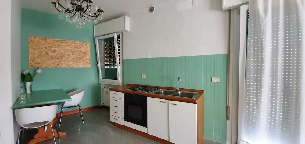 Venice Treviso Airport Bed 28/29