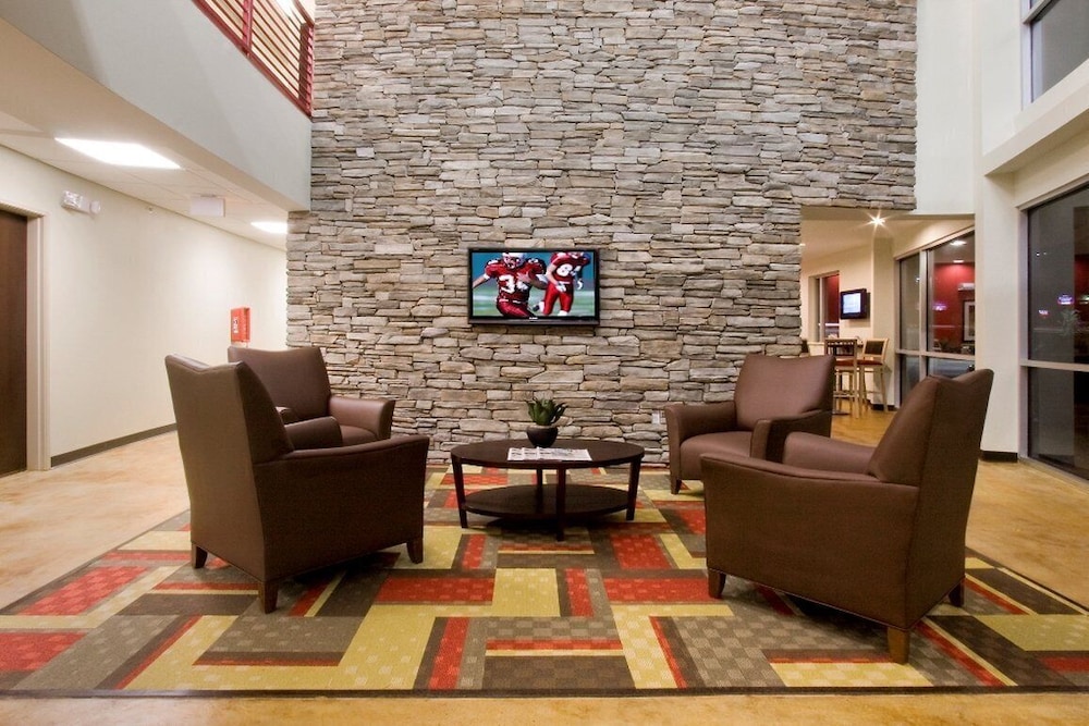 Red Roof Inn & Suites Beaumont 12/18
